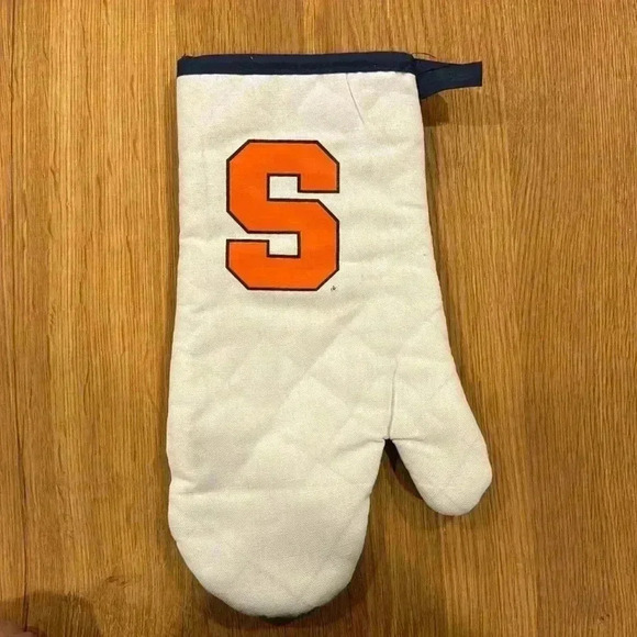 Syracuse Oven Mitt set - Potholder and Oven Mitt - Picture 2 of 5